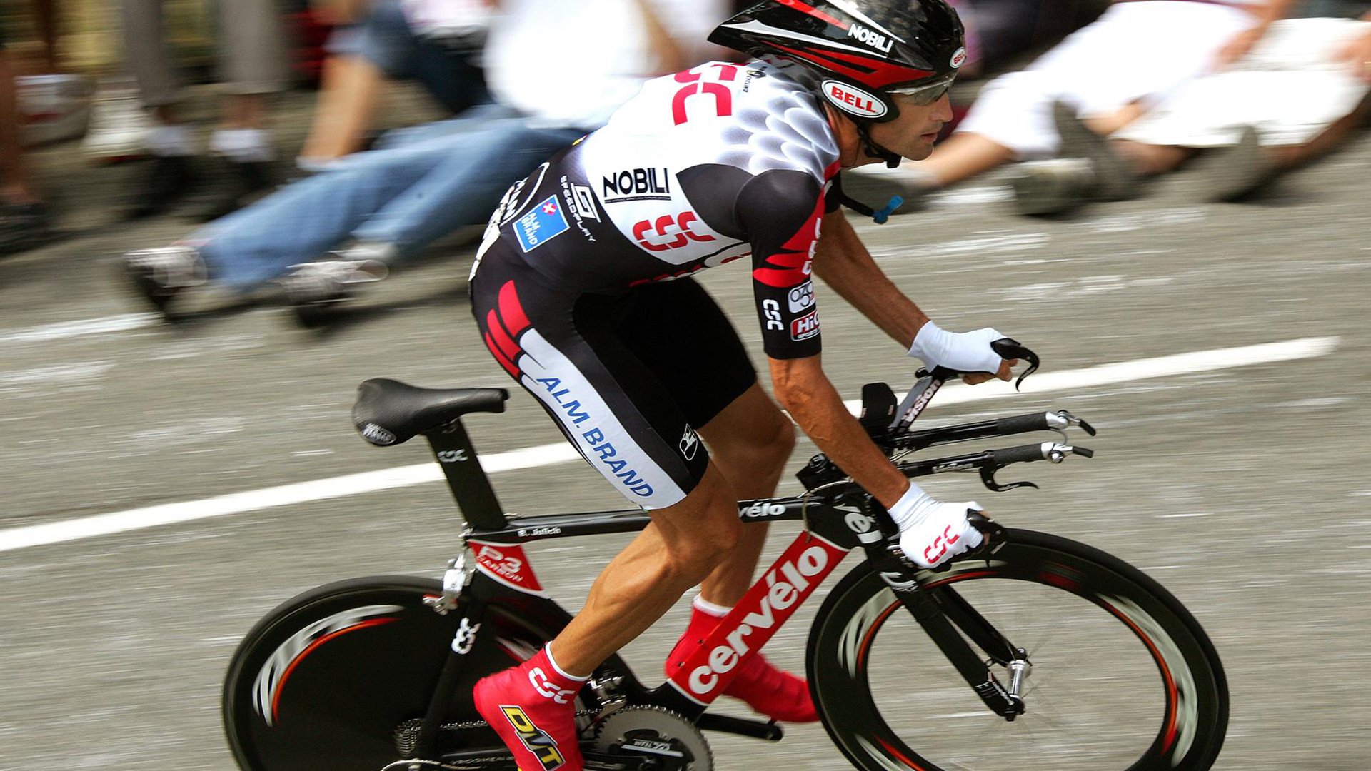 西甲球员情绪管理机制在密集赛季中的应用,西甲球队关系探究